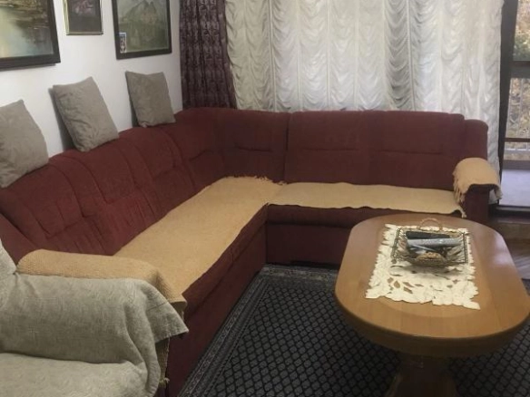 Trosoban stan 90 m² na trećem spratu bez lifta – Bar