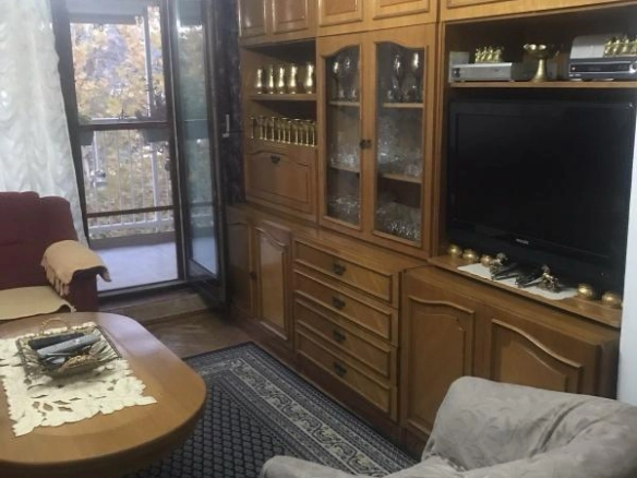 Trosoban stan 90 m² na trećem spratu bez lifta – Bar