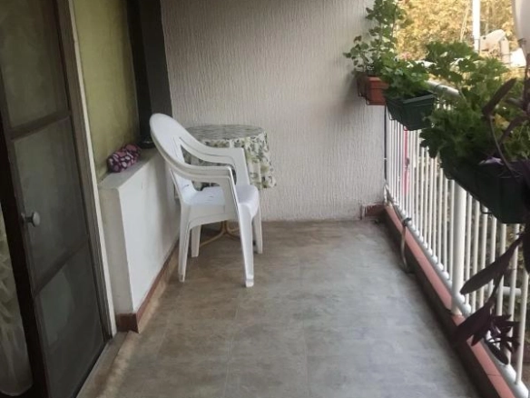 Trosoban stan 90 m² na trećem spratu bez lifta – Bar