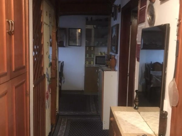 Trosoban stan 90 m² na trećem spratu bez lifta – Bar