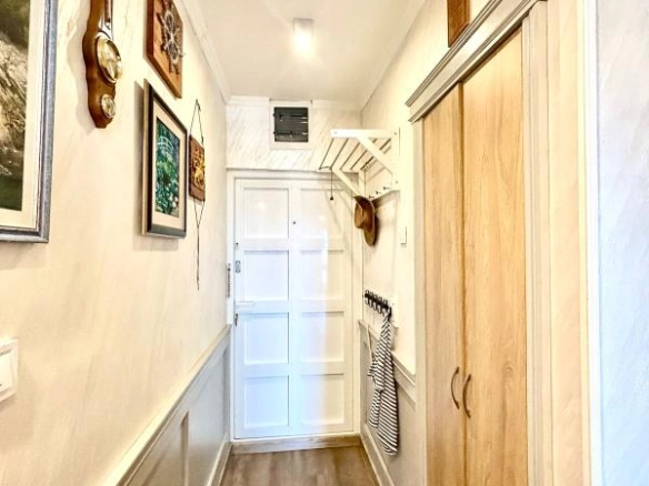 Izdavanje: Trosoban stan 85 m² sa pogledom na more – Babin Do, Budva