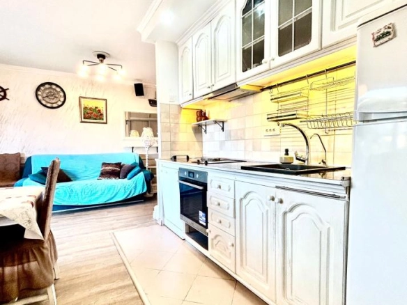 Izdavanje: Trosoban stan 85 m² sa pogledom na more – Babin Do, Budva