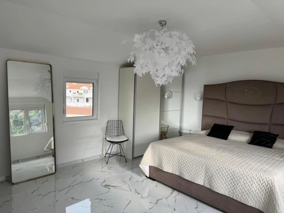 Dvosoban stan 78 m² sa pogledom na more – Lazi, Budva