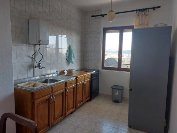 Izdavanje: Trosoban stan 91 m² sa terasom i pogledom na more – Šušanj, Bar