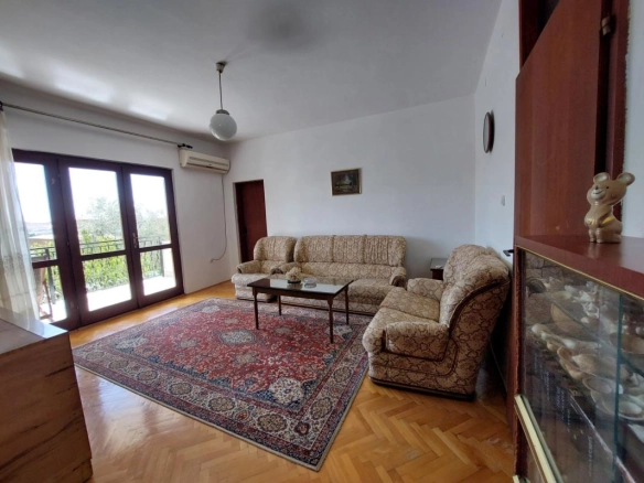 Izdavanje: Trosoban stan 91 m² sa terasom i pogledom na more – Šušanj, Bar