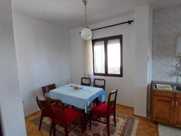 Izdavanje: Trosoban stan 91 m² sa terasom i pogledom na more – Šušanj, Bar