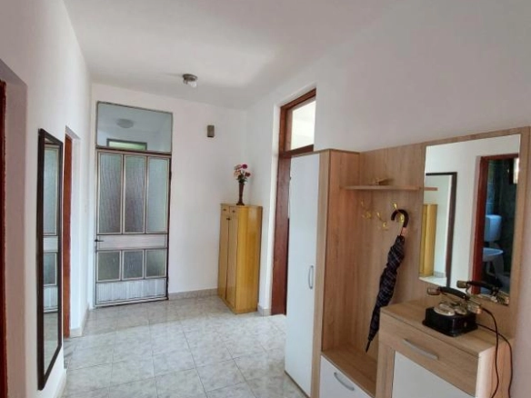 Izdavanje: Trosoban stan 91 m² sa terasom i pogledom na more – Šušanj, Bar