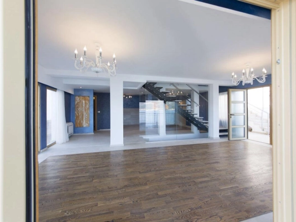 Kuća 350 m² na obali zaliva sa direktnim izlazom na more – Krašići, Tivat