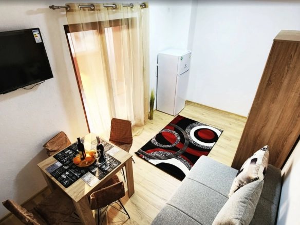 Izdavanje: Jednosoban stan 55 m² sa zastakljenom terasom i pogledom na more – Šušanj, Bar