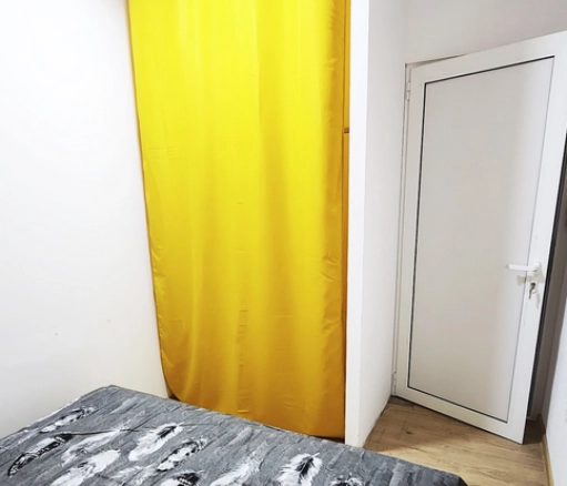 Izdavanje: Jednosoban stan 55 m² sa zastakljenom terasom i pogledom na more – Šušanj, Bar