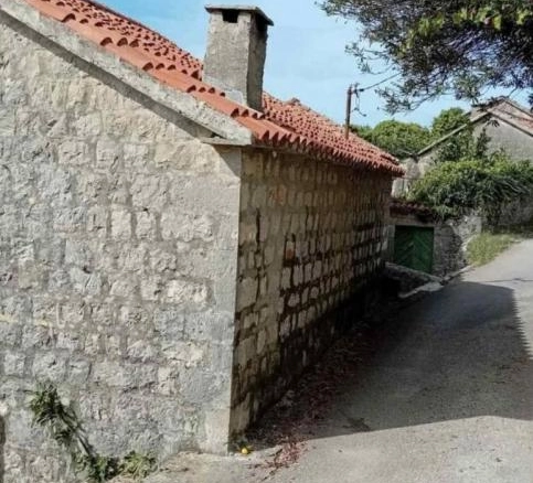 Kuća 74 m² sa dvorištem od 25 m² – Zagora, Kotor