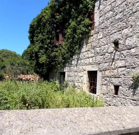 Kuća 74 m² sa dvorištem od 25 m² – Zagora, Kotor