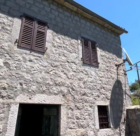 Kuća 74 m² sa dvorištem od 25 m² – Zagora, Kotor