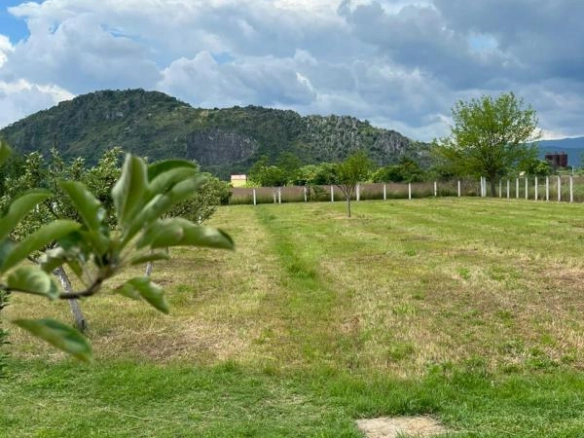 Dvije kuće 200 m² i 90 m² na placu od 5500 m² – Danilovgrad
