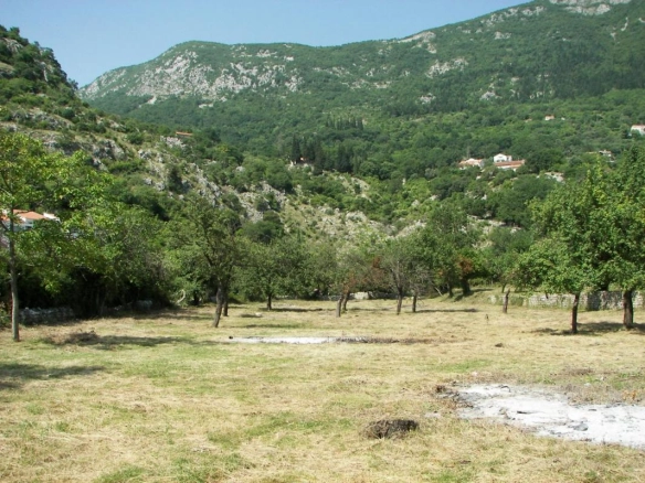 Plac 7.162 m² sa ostacima rimske vile – Risan, Kotor