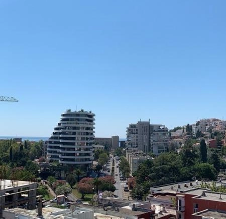Trosoban stan 117 m² sa pogledom na more – centar, Budva
