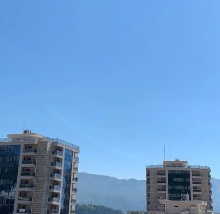 Trosoban stan 117 m² sa pogledom na more – centar, Budva