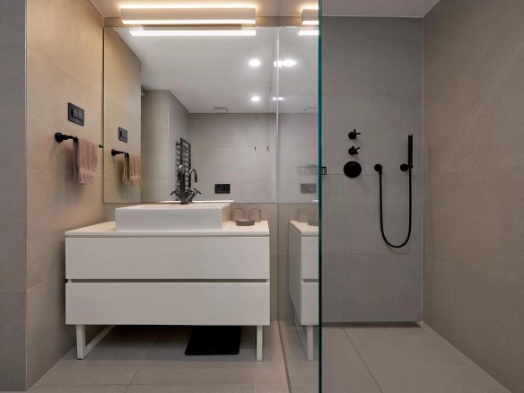 Dvosoban stan 100 m² sa dizajnerskom adaptacijom – centar Budve, Budva