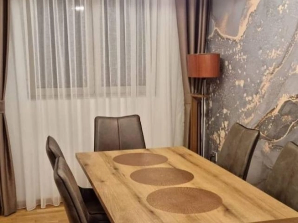 Dvosoban stan 60 m² sa terasom u zgradi sa liftom – Bečići, Budva