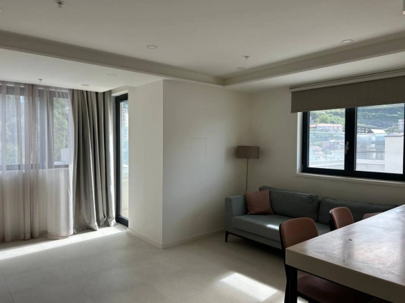 Jednosoban stan 54 m² na prvoj liniji do mora – Rafailovići, Budva