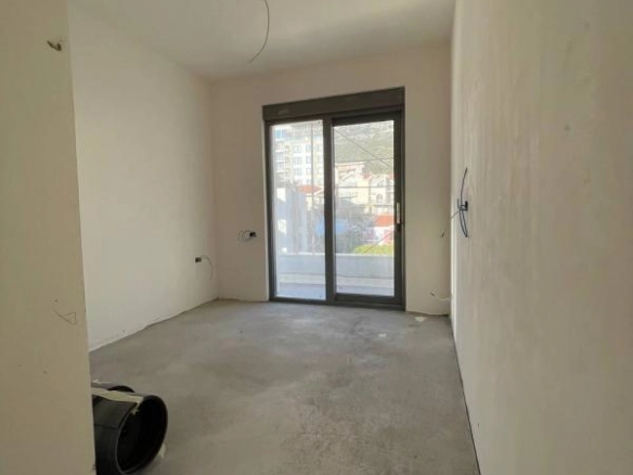 Dvosoban stan 69 m² sa pogledom na more u kompleksu Montesa Hill – Bečići, Budva