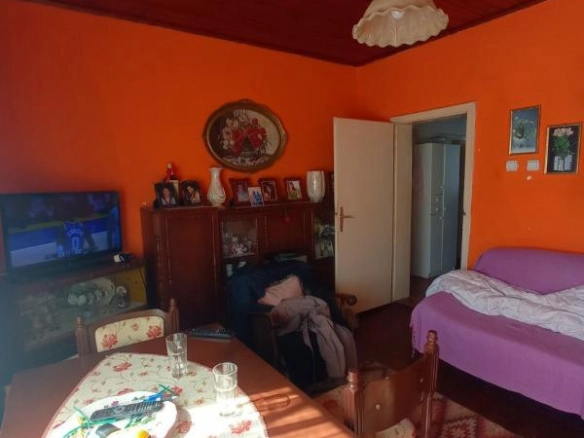 Kuća 106 m² na placu od 533 m² sa pomoćnim objektima – Polje, Bar