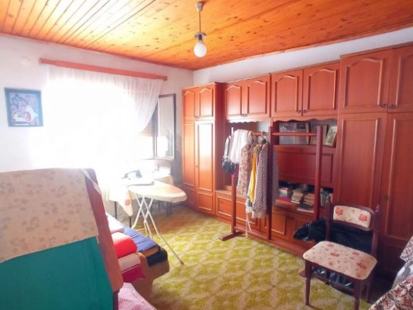 Kuća 106 m² na placu od 533 m² sa pomoćnim objektima – Polje, Bar