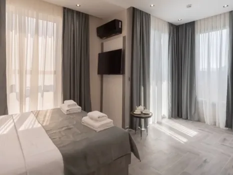 Hotel 4* 1024 m² sa bazenom i restoranom – Dobra Voda, Bar