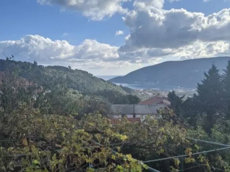Kuća 101 m² na dva sprata sa pogledom na more – Mojdež, Herceg Novi