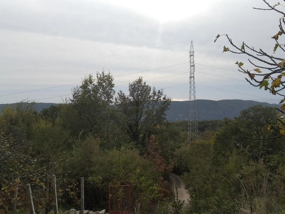 Plac 669 m² urbanizovan, sa dozvolom za dvije nadzemne etaže – Mokrine, Herceg Novi