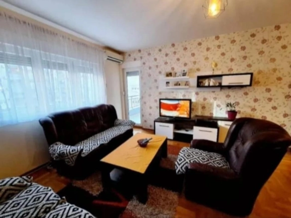 Jednosoban stan 50 m² u novogradnji, potpuno namješten – Podgorica