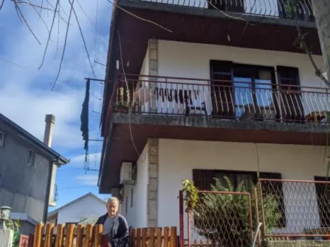 Kuća 240 m² na tri etaže sa dvije garsonjere – Savina, Herceg Novi
