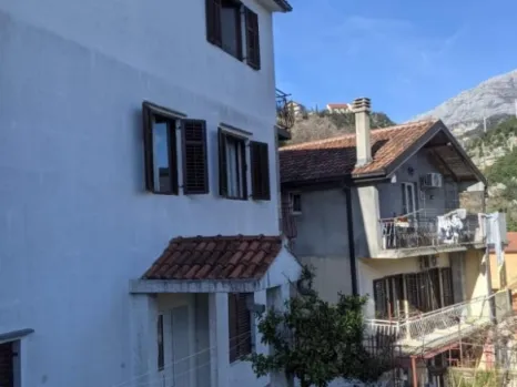 Kuća 240 m² na tri etaže sa dvije garsonjere – Savina, Herceg Novi