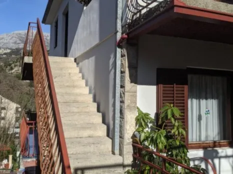 Kuća 240 m² na tri etaže sa dvije garsonjere – Savina, Herceg Novi