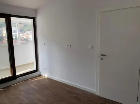 Dvosoban stan 87 m² sa panoramskim pogledom na grad i more – Budva