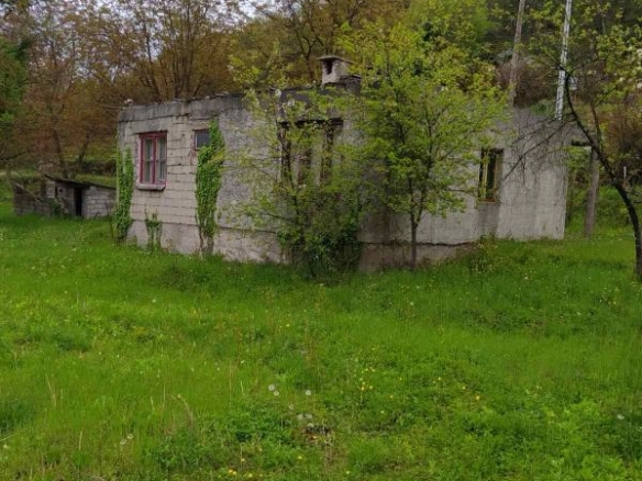 Kuća 77 m² na placu od 7000 m² uz rijeku Zetu – Weak, Danilovgrad