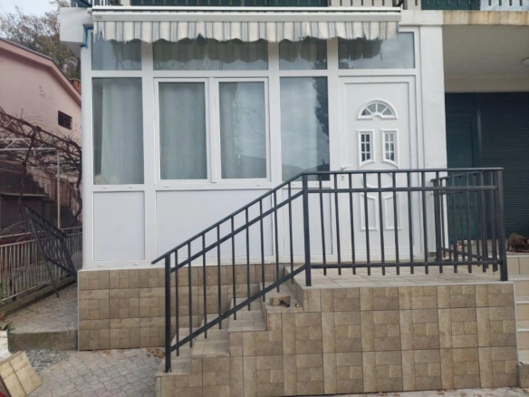 Izdavanje: Jednosoban stan 45 m² sa odvojenim ulazom – Sutomore, Bar