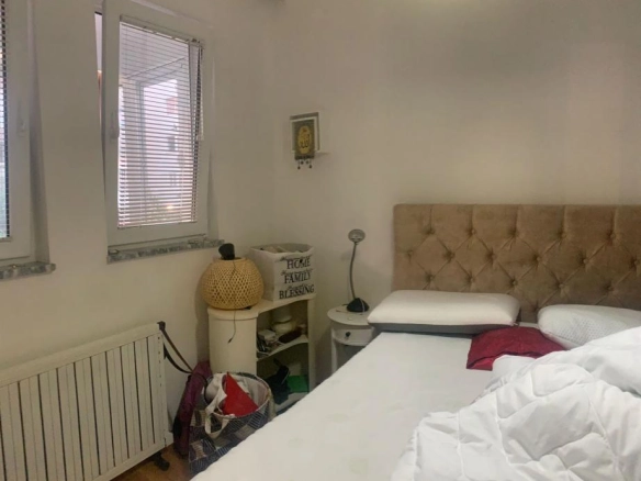 Jednosoban stan 50 m² sa zastakljenom terasom – Bar