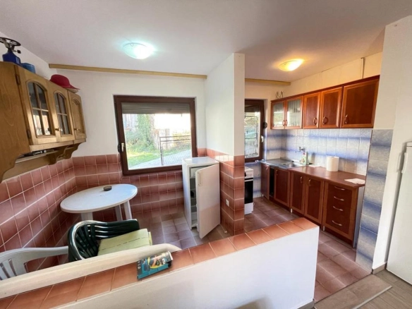 Kuća 90 m² na placu od 87 m² nakon kapitalne renovacije – Sutomore, Bar