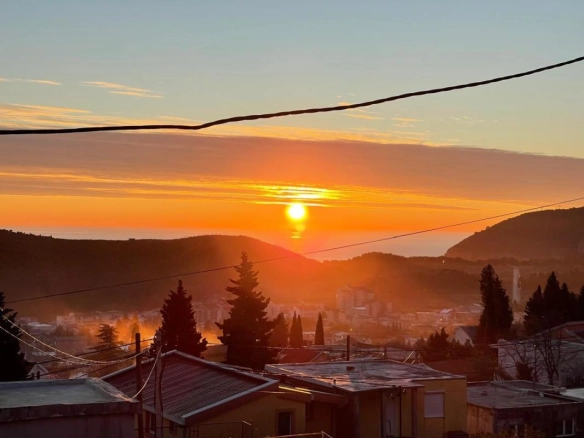 Kuća 158 m² na placu od 204 m² sa pogledom na more – Sutomore, Bar