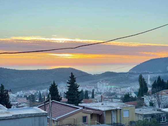 Kuća 158 m² na placu od 204 m² sa pogledom na more – Sutomore, Bar