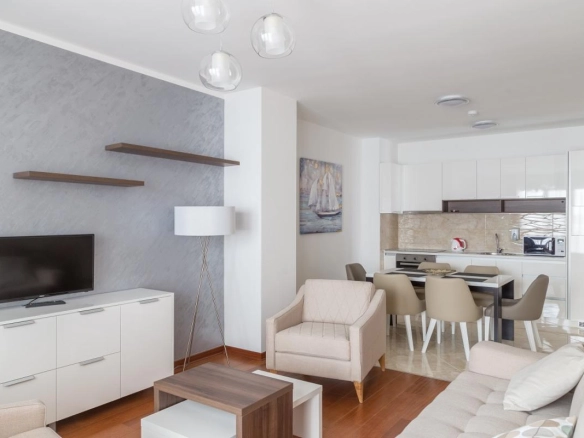 Dvosoban stan 89 m² u novom kompleksu, prodaje se namješten – Bečići, Budva