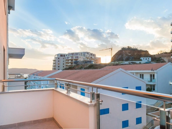 Dvosoban stan 89 m² u novom kompleksu, prodaje se namješten – Bečići, Budva
