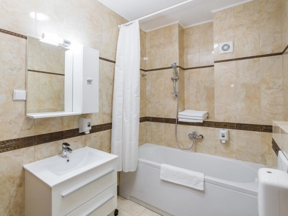 Dvosoban stan 89 m² u novom kompleksu, prodaje se namješten – Bečići, Budva