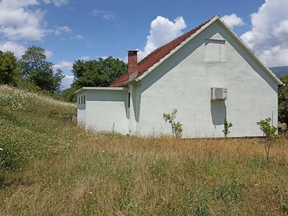 Kuća 74 m² na placu od 9000 m² sa voćnjakom – Frutak, Danilovgrad