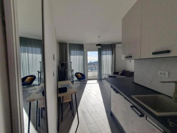 Izdavanje: Garsonjera 30 m² sa terasom i pogledom na more – Sutomore, Bar