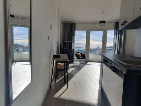 Izdavanje: Garsonjera 30 m² sa terasom i pogledom na more – Sutomore, Bar