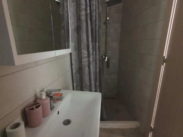 Izdavanje: Garsonjera 30 m² sa terasom i pogledom na more – Sutomore, Bar