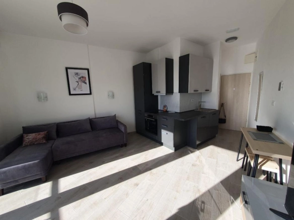 Izdavanje: Garsonjera 30 m² sa terasom i pogledom na more – Sutomore, Bar