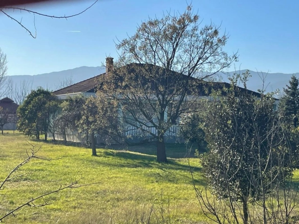 Dvije kuće 200 m² i 100 m² na placu od 10000 m² – Kosić, Danilovgrad